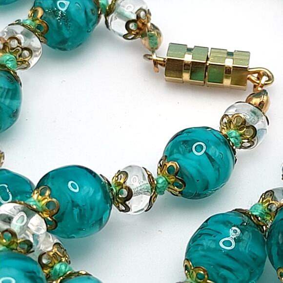 Green Murano Art Glass, Gold Tone Filigree End Caps, Hand-Knotted, Vintage - Picture 5 of 11